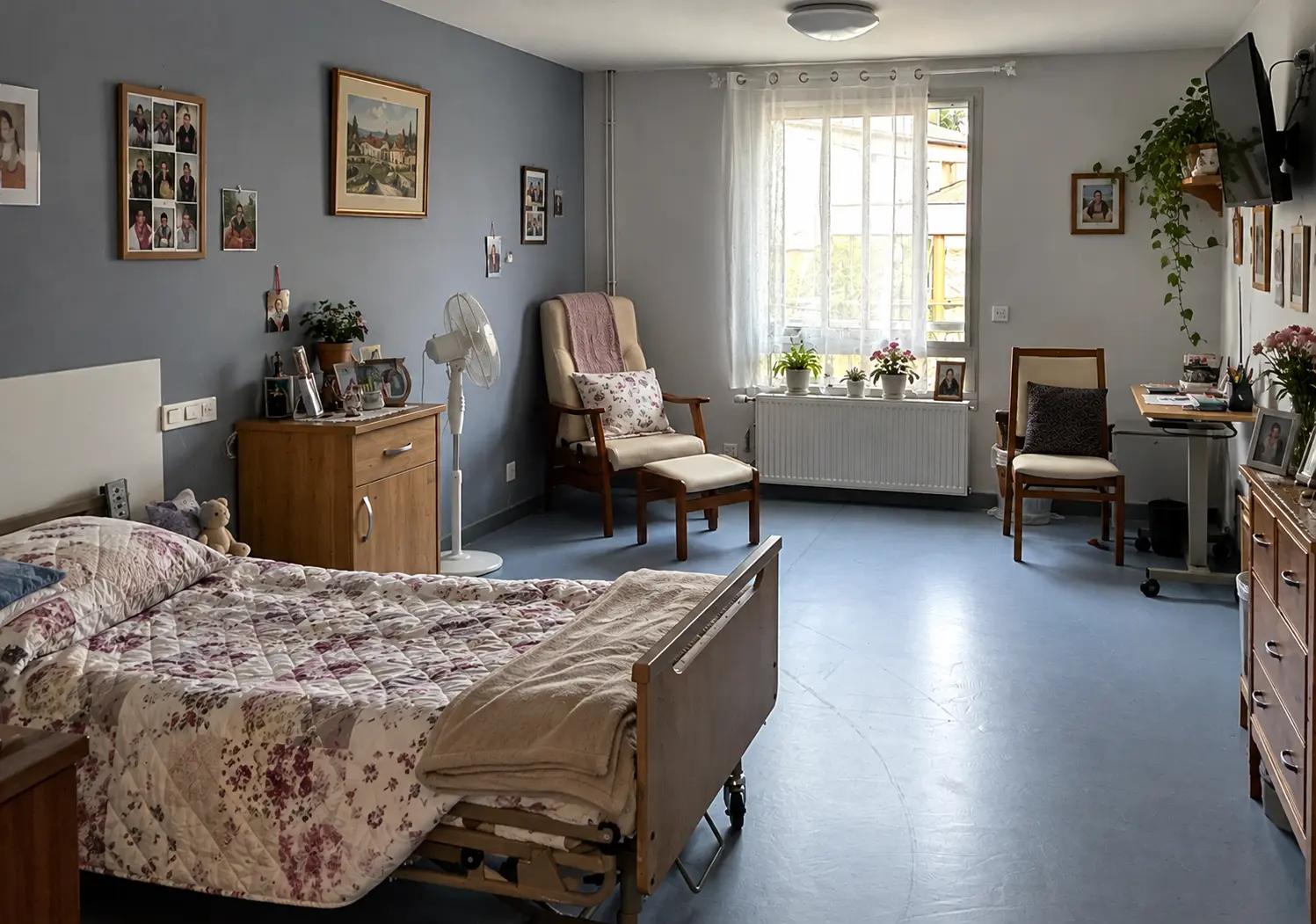 Maison de retraite à Mazamet -Chambre chaleureuse et personnalisée en lumière naturelle
